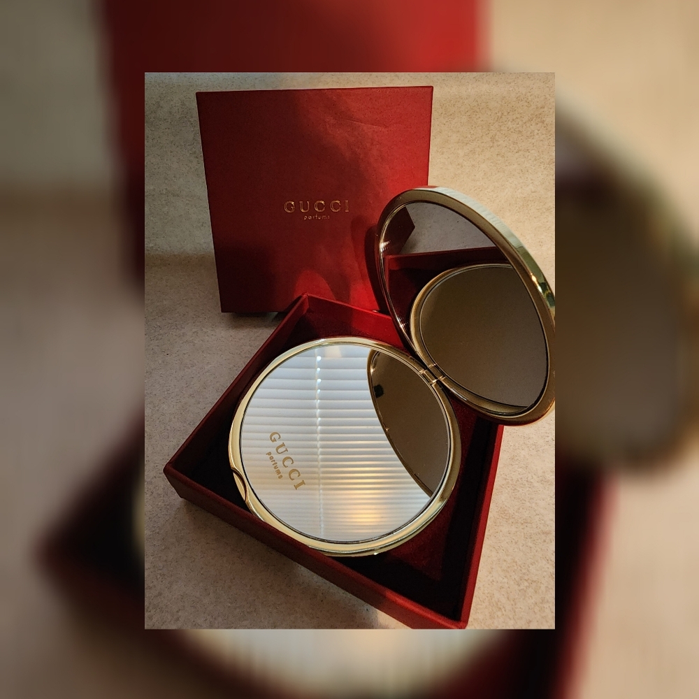 Gucci Gold Monogram Compact Makeup Mirror New In Box - Picture 8 of 9